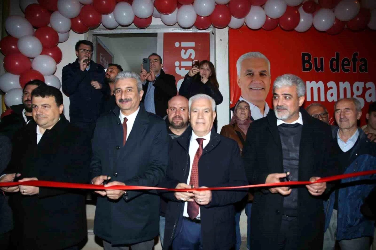 Bursa Büyükşehir Belediye Başkan Adayı Mustafa Bozbey, Demirtaş Mahallesi\'ne raylı sistem sözü verdi