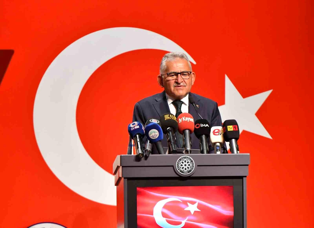 Kayseri Büyükşehir Belediye Başkanı Dr. Memduh Büyükkılıç, İstiklal Marşı\'nın Kabulü ve Mehmet Akif Ersoy\'u Anma Günü\'nü kutladı