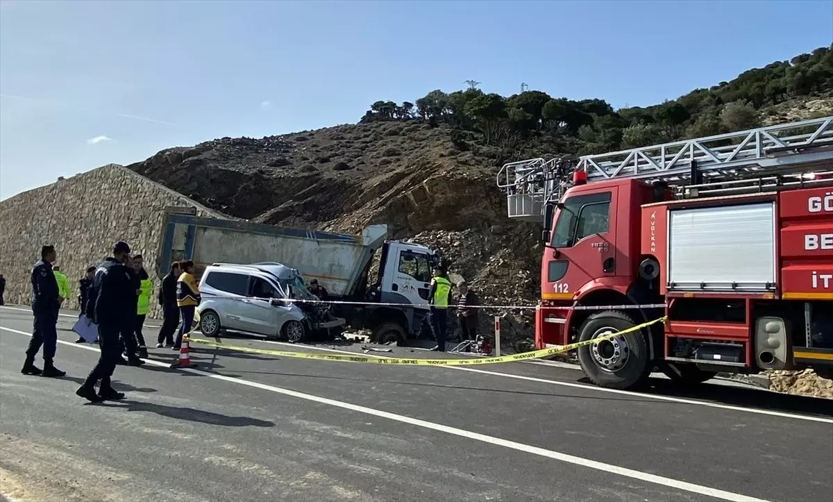 Gökçeada\'da Kamyon ile Hafif Ticari Araç Çarpışması: 1 Ölü