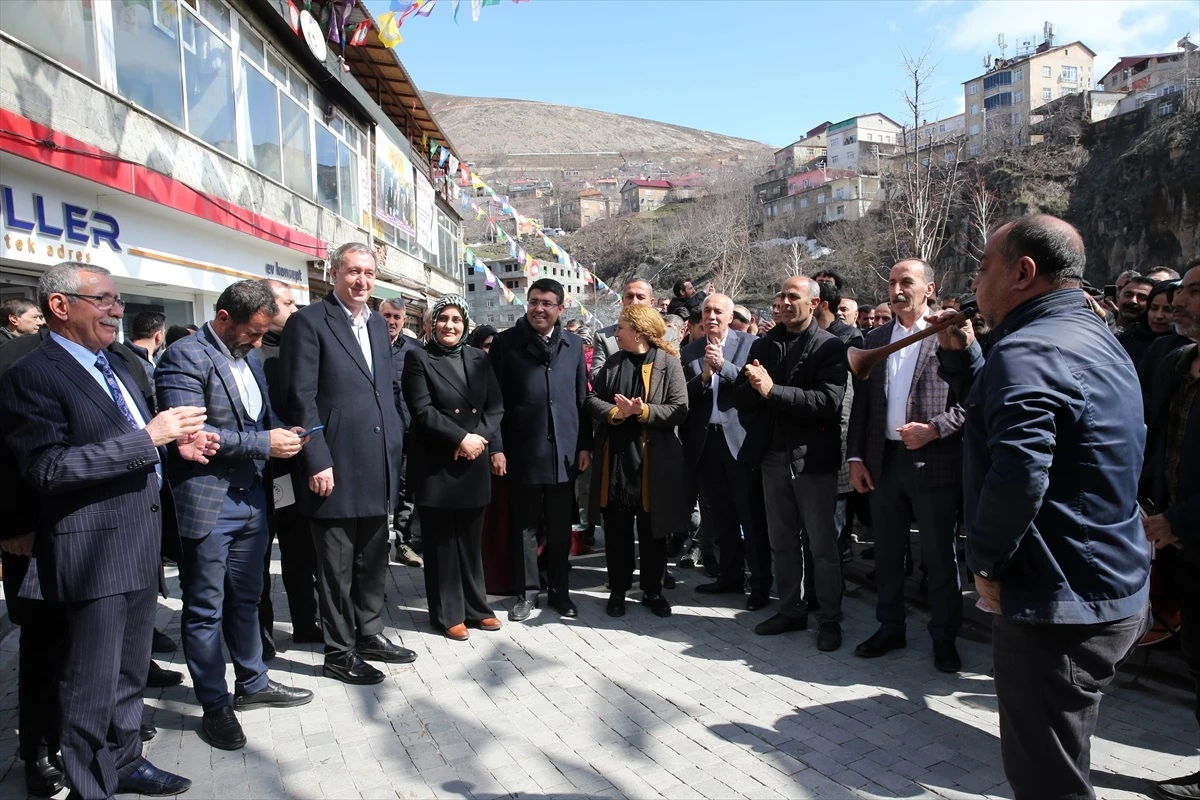 DEM Parti Eş Genel Başkanı Tuncer Bakırhan, Bitlis ve Muş\'ta Halk Buluşması etkinliklerine katıldı