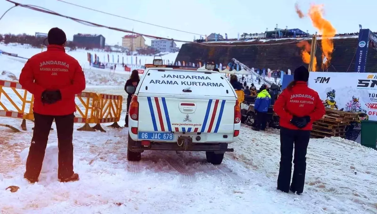 Türkiye\'de İlk Kez Erciyes\'te Yapılan Dünya Kar Motosikleti Şampiyonası Güvenli Şekilde Tamamlandı