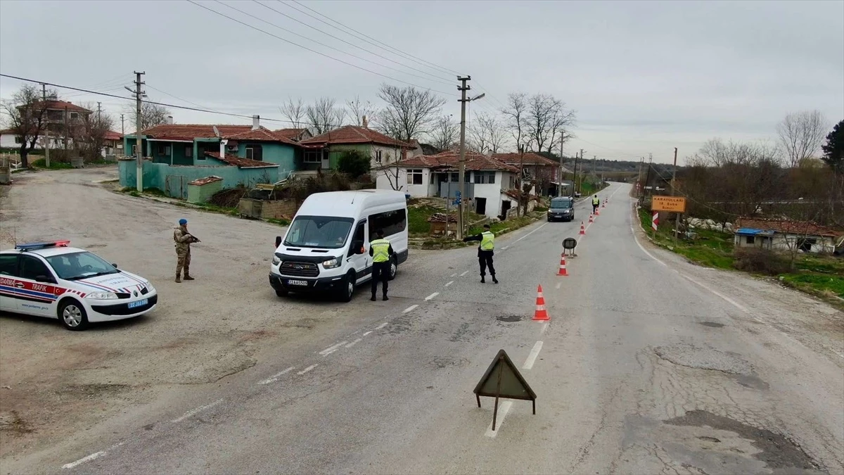 Edirne\'de jandarma ekipleri dron destekli trafik denetimi gerçekleştirdi