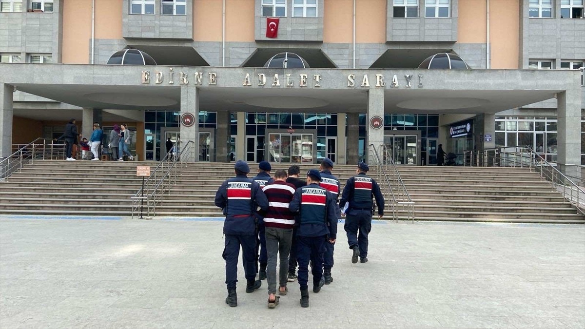 Edirne\'de firari hükümlü yurt dışına kaçarken yakalandı
