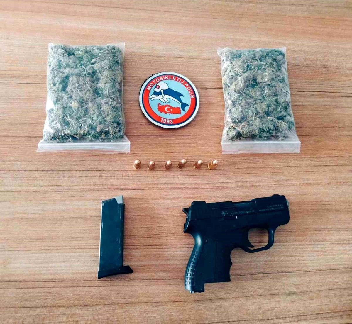 Elazığ\'da Asayiş Şokunda Ruhsatsız Silah ve Uyuşturucu Ele Geçirildi
