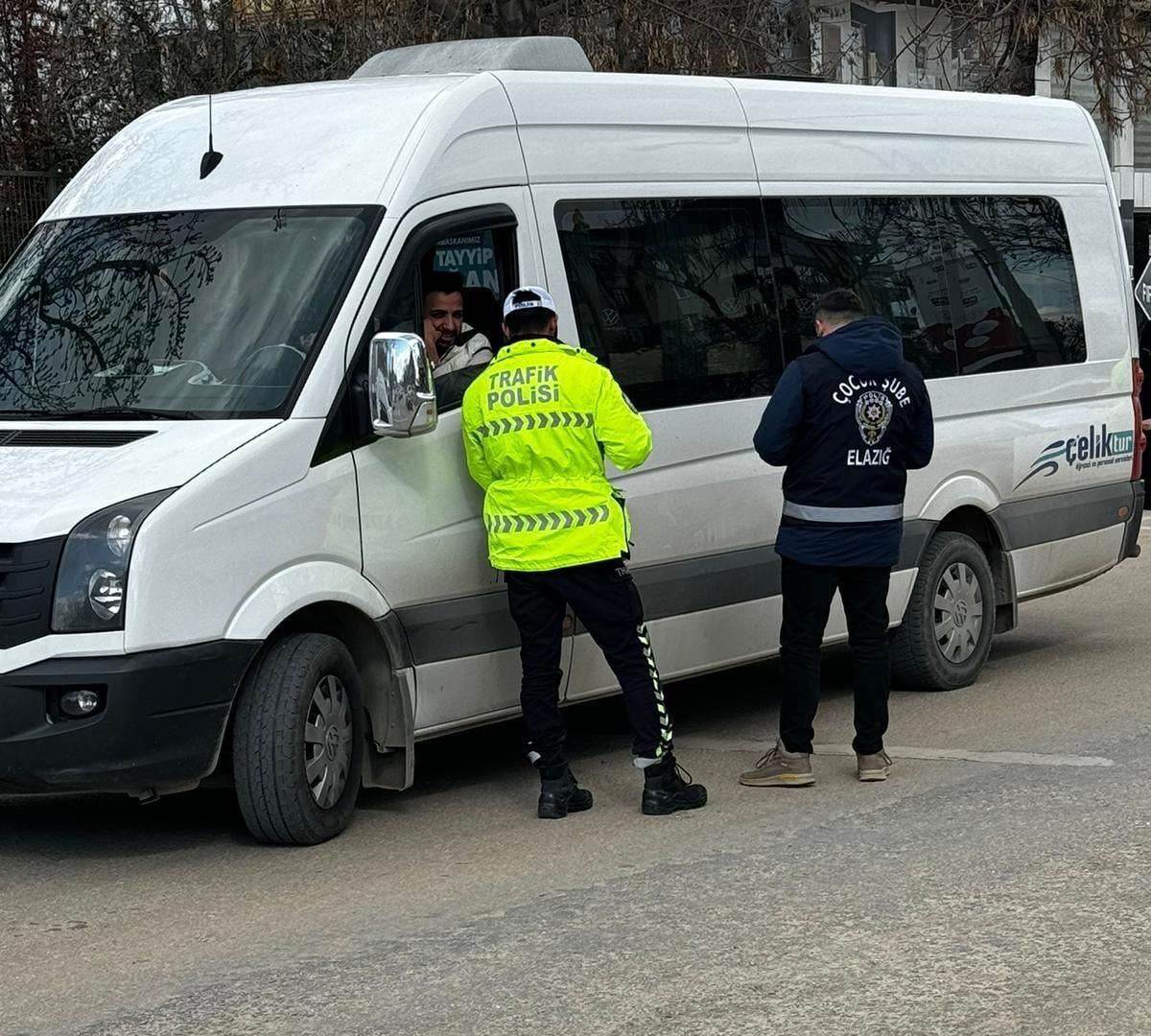 Elazığ İl Emniyet Müdürlüğü Çocuk Şube Müdürlüğü Okul Önü Denetimlerine Devam Ediyor