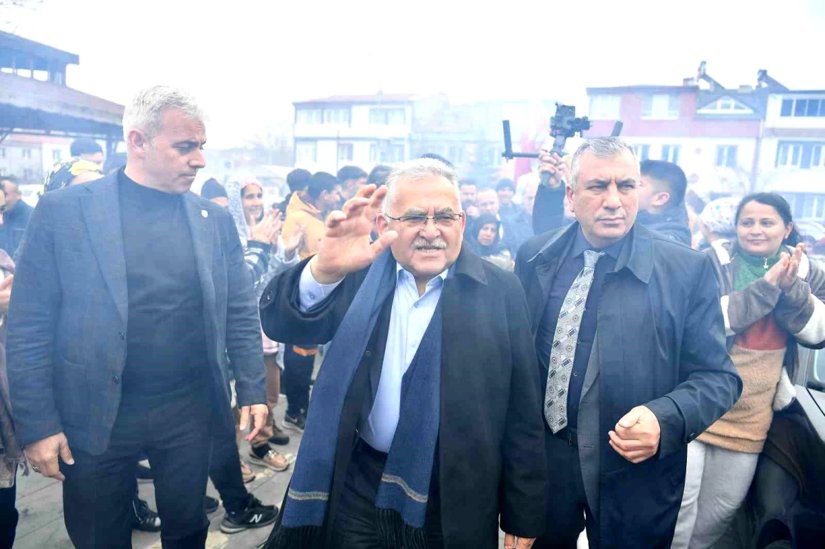 Kayseri Büyükşehir Belediye Başkanı Dr. Memduh Büyükkılıç, Eskişehir Bağları sakinleriyle buluştu