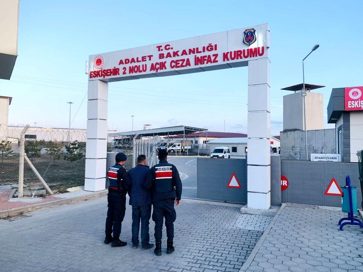 Eskişehir\'de 43 Aranan Şüpheli Yakalandı