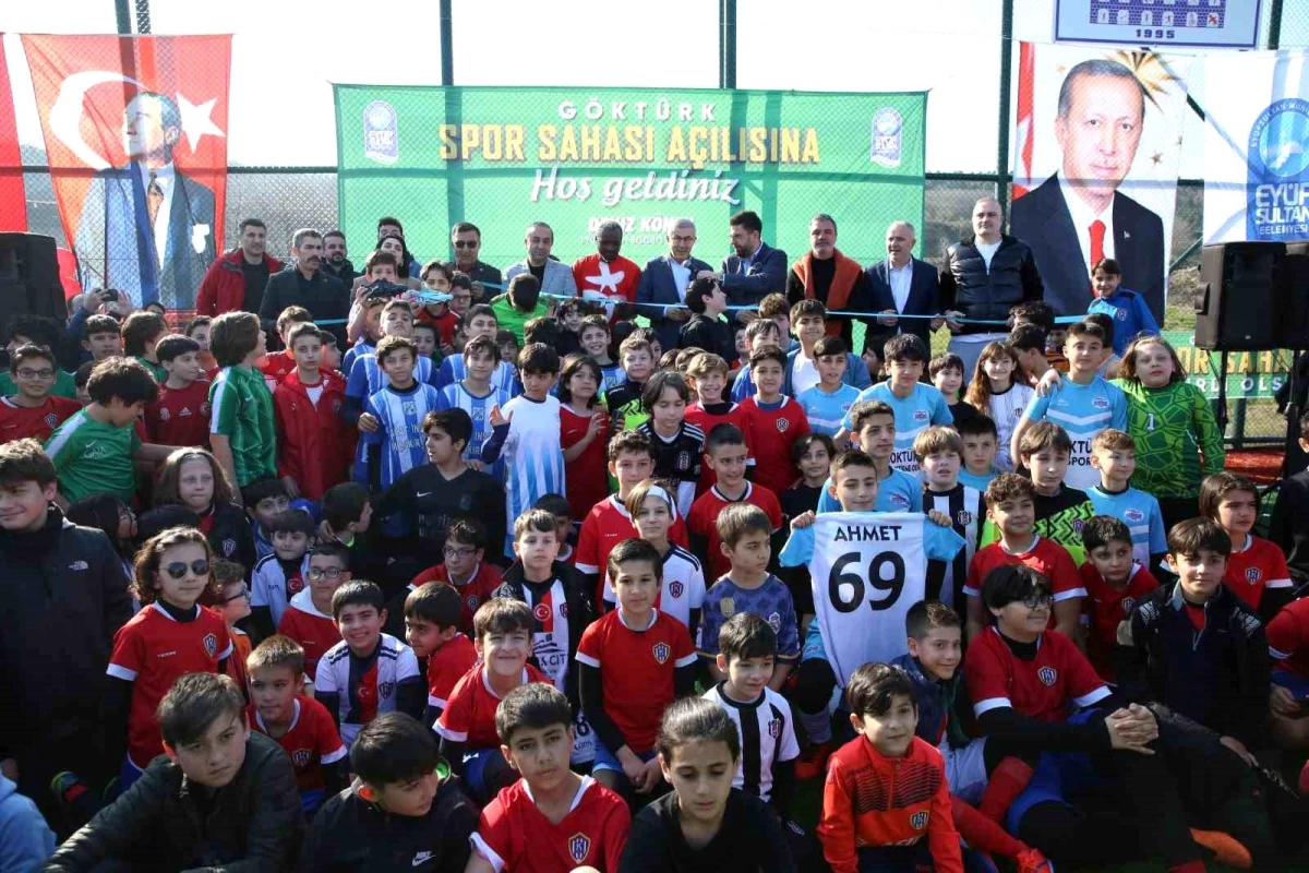 Eyüpsultan Belediyesi Göktürk Spor Sahası\'nı Hizmete Açtı