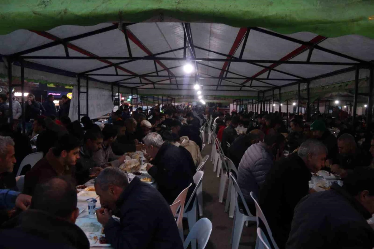 Türkiye\'de Ramazan\'ın ilk iftarı Iğdır\'da açıldı