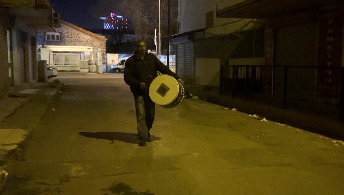 İzmir\'de Ramazan Davulcuları Göreve Başladı