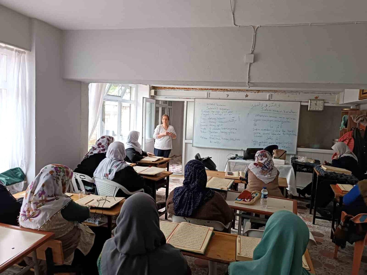 Afyonkarahisar\'da Kadınlara İklim Değişikliği ve Tarım Eğitimi Verildi