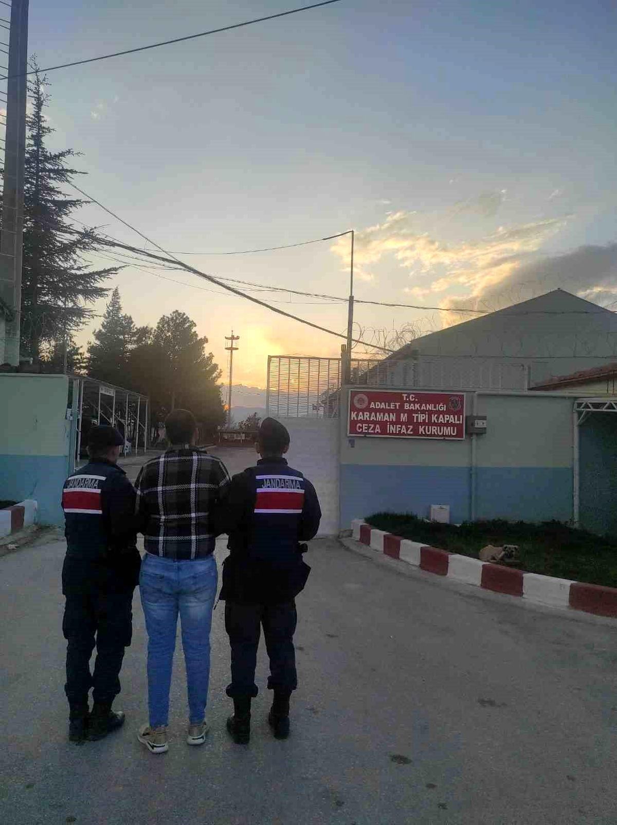 Karamanda Jandarma Tarafından Yapılan Uygulamalarda 22 Kişi Yakalandı
