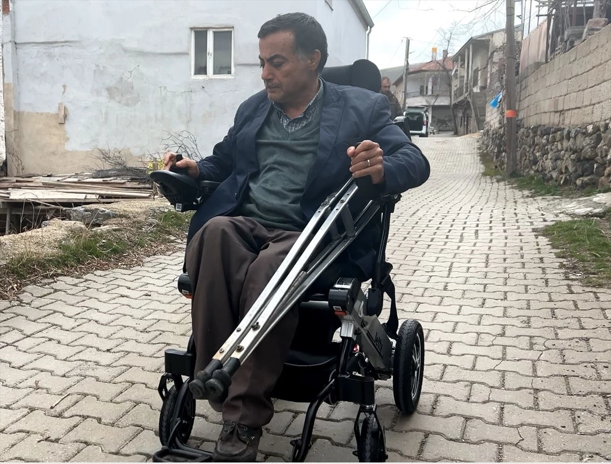 Kayseri Büyükşehir Belediye Başkanı, vatandaşın akülü tekerlekli sandalye talebini yerine getirdi