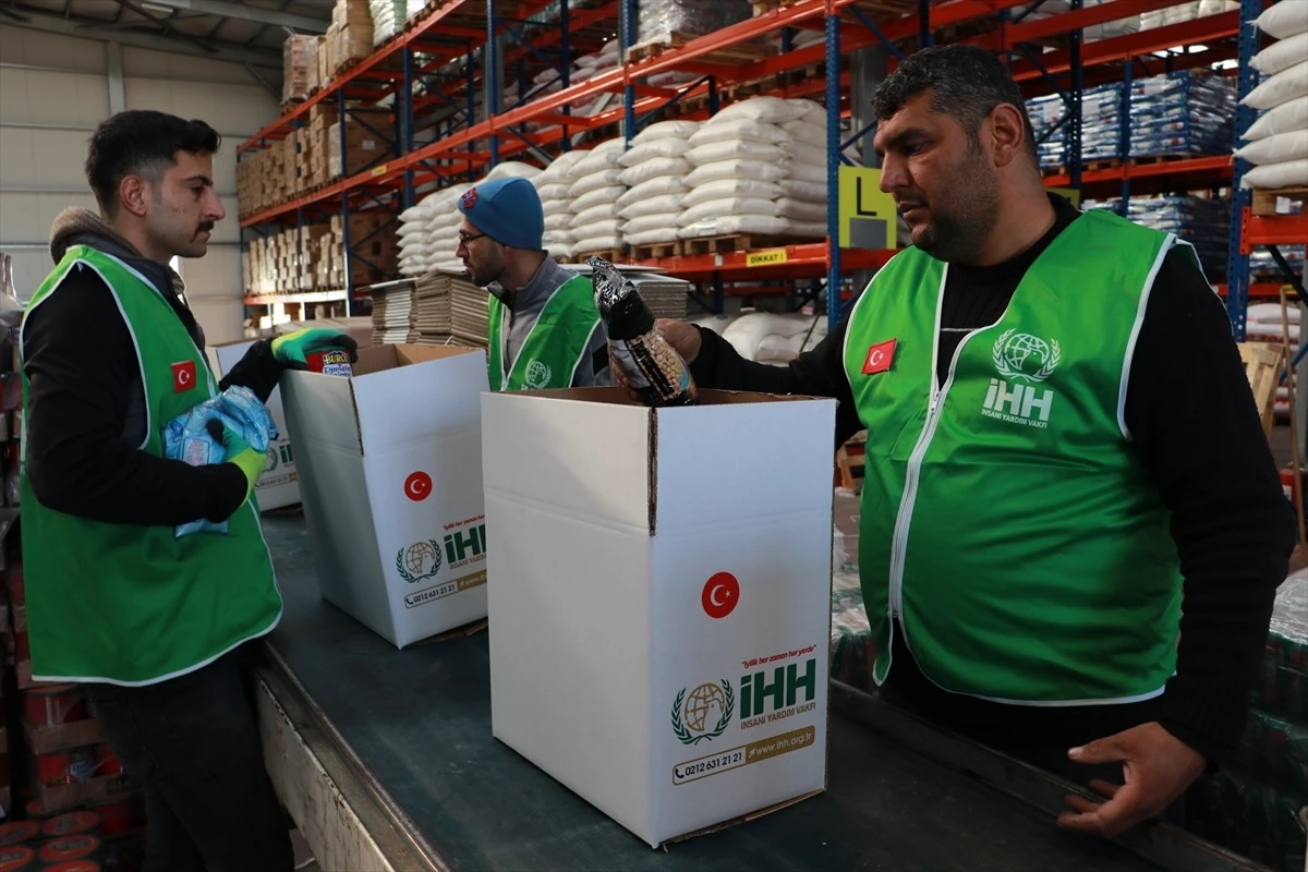 Kilis\'teki İHH lojistik merkezinden ihtiyaç sahiplerine yardım kolileri gönderildi