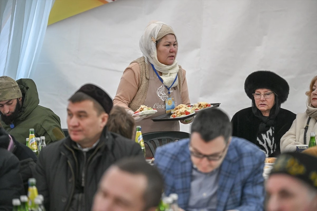 Moskova\'da Müslümanlar Ramazan Ayının İlk İftarını Açtı
