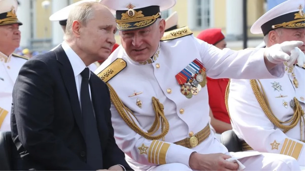 Ukrayna\'nın saldırıları sonrası Putin, donanma şefini görevden aldı