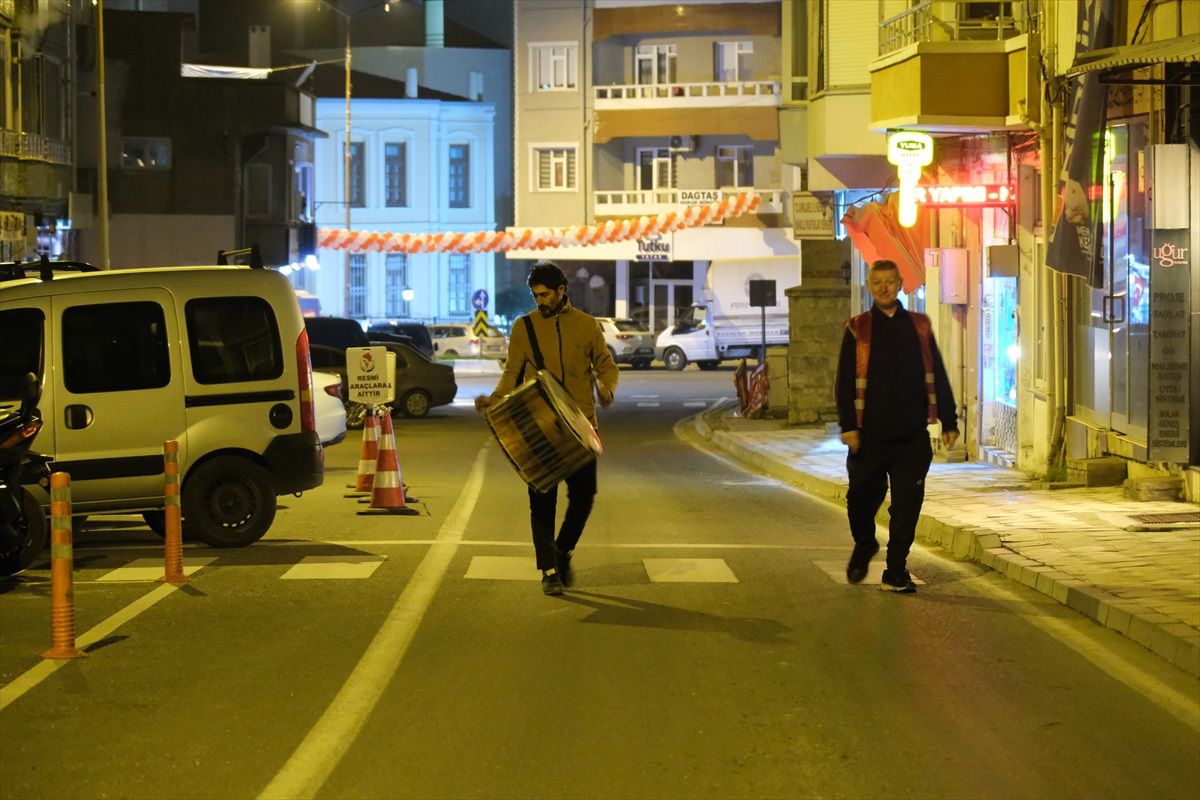 Kırklareli\'nde davulcular sahur mesailerine başladı