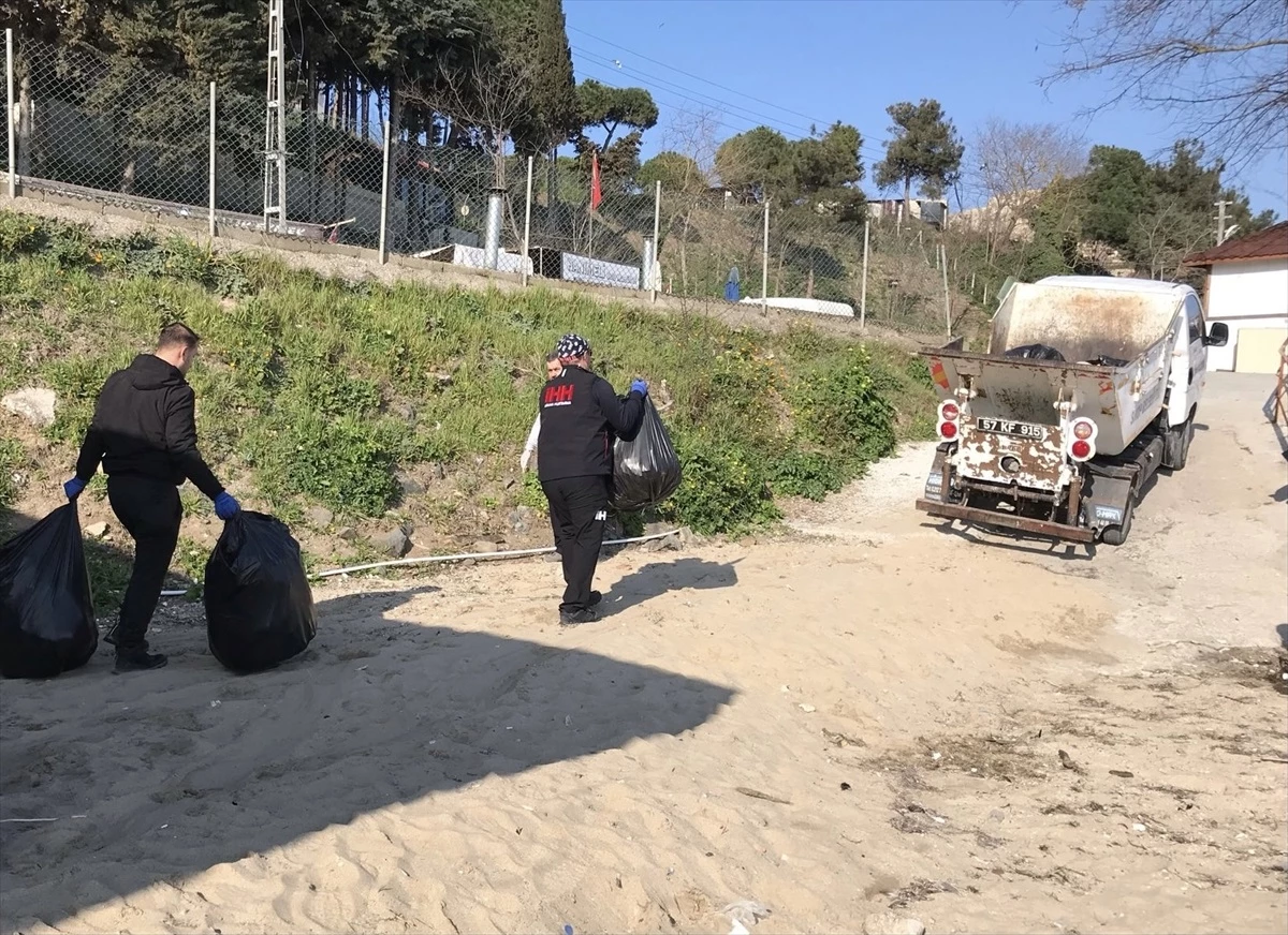 Sinop\'ta İHH Arama Kurtarma ekibi sahil temizliği yaptı