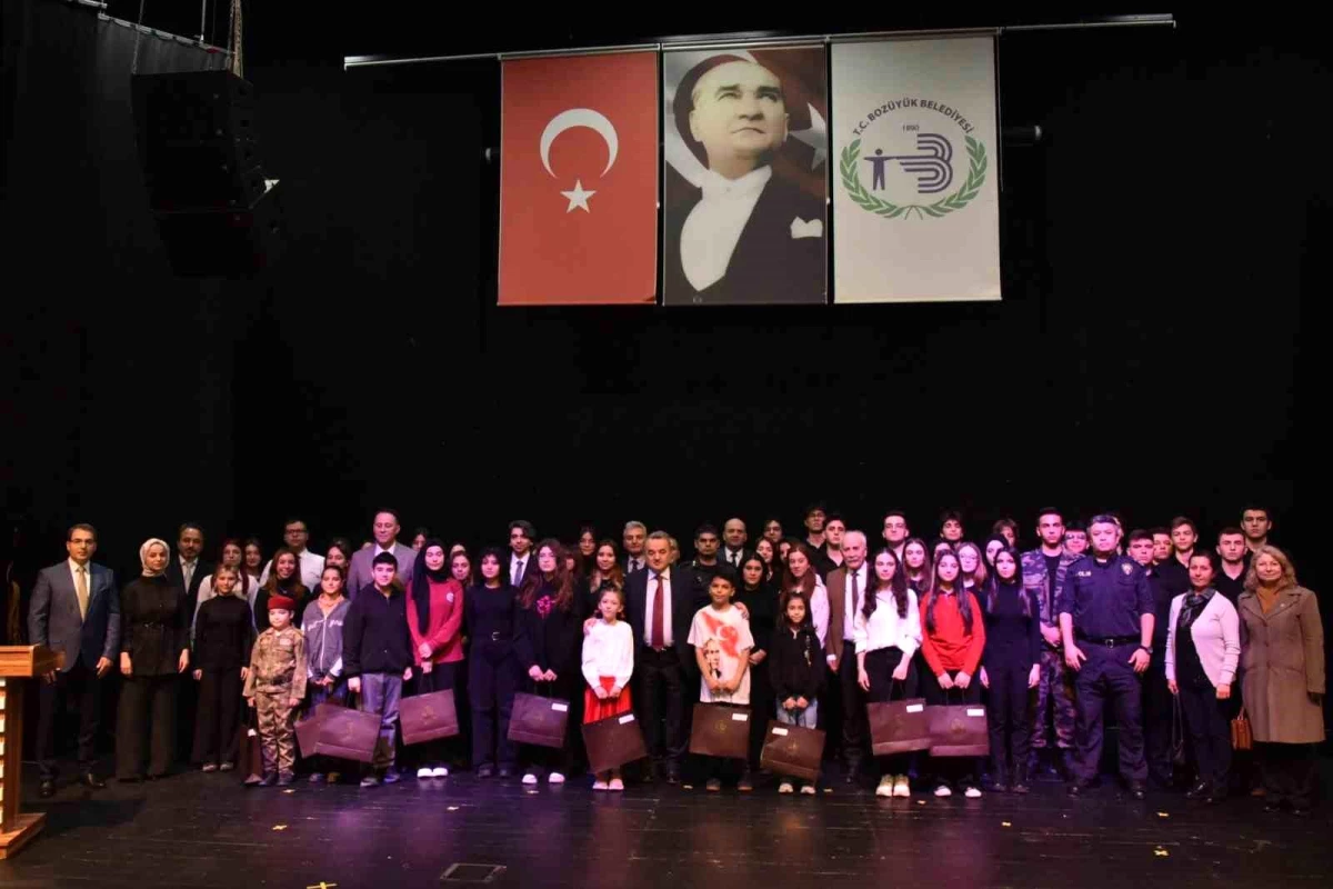Bozüyük\'te İstiklal Marşı\'nın Kabulü ve Mehmet Akif Ersoy\'u Anma Programı Düzenlendi