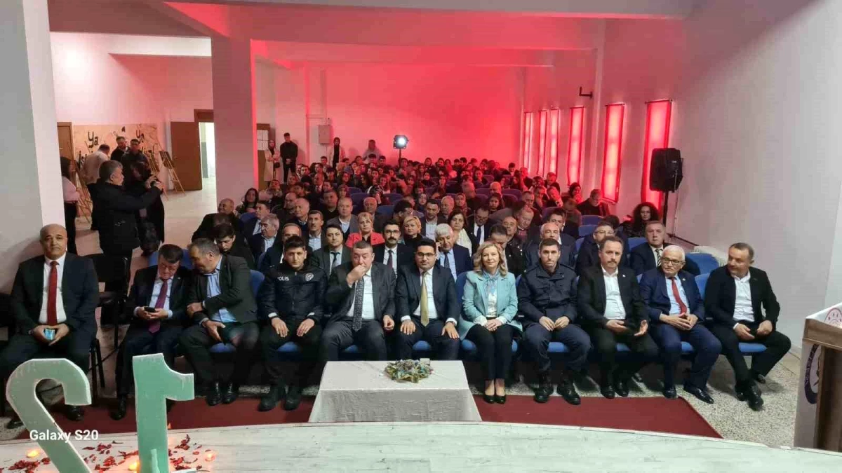 Alaplı\'da İstiklal Marşı\'nın Kabulü ve Mehmet Akif Ersoy\'u Anma Günü Programı Düzenlendi