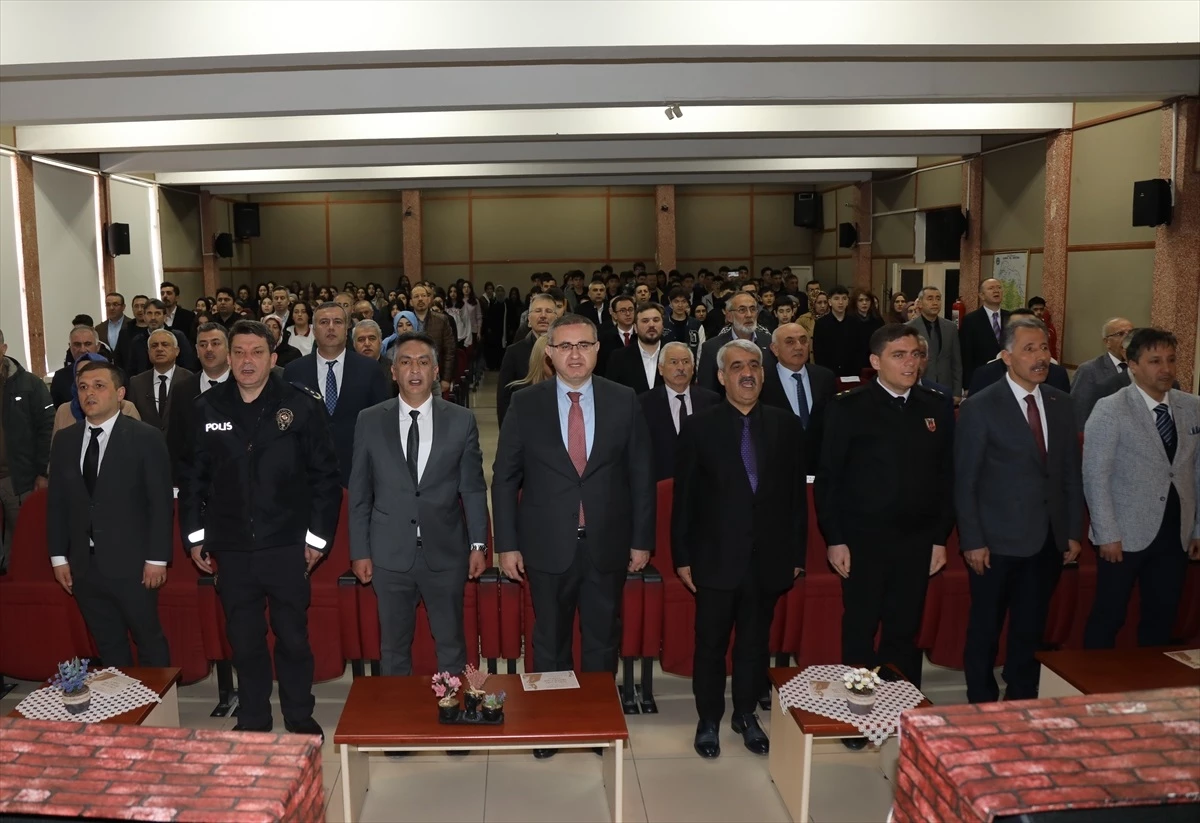 Çubuk\'ta İstiklal Marşı ve Mehmet Akif Ersoy\'u Anma Günü Töreni