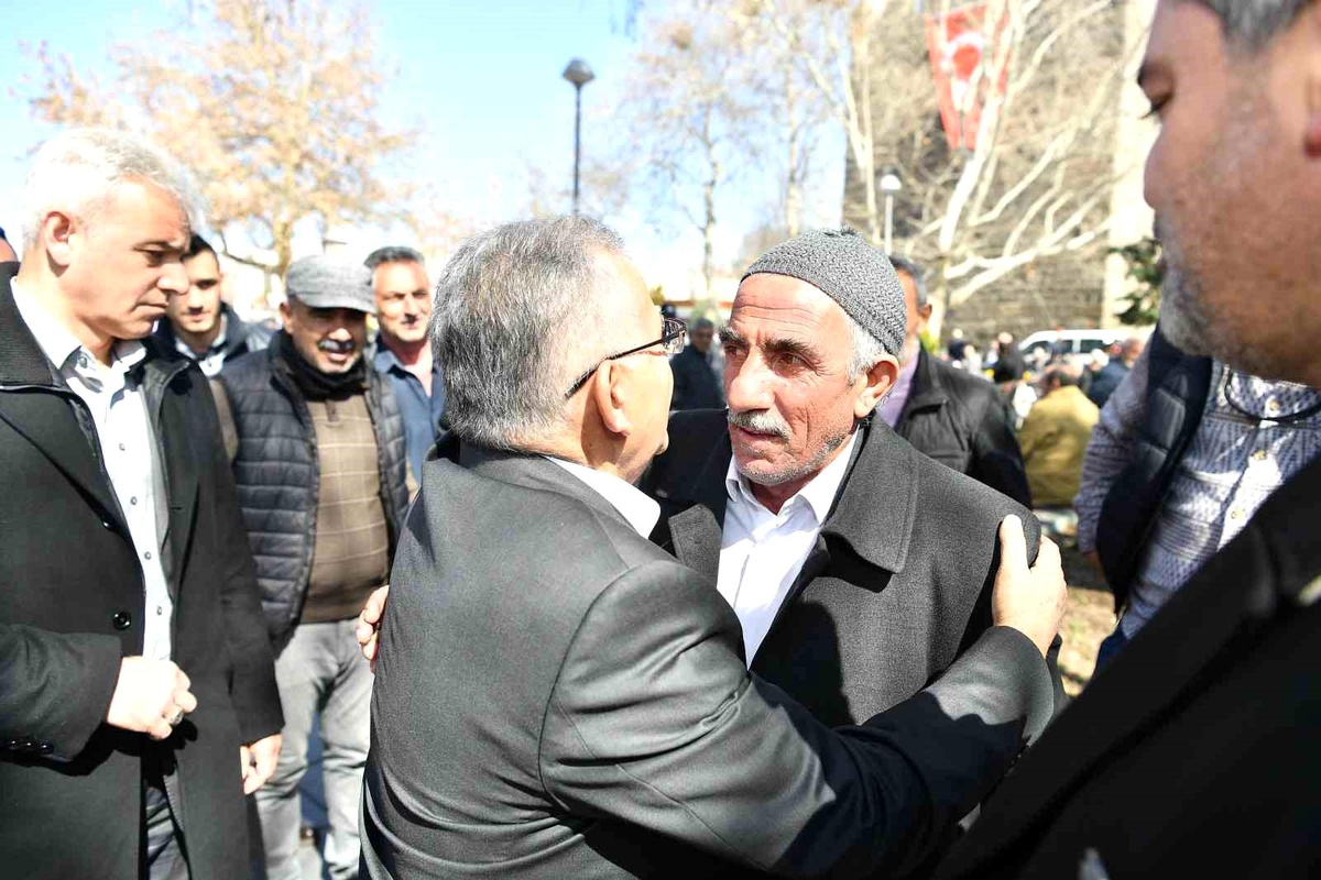 Kayseri Büyükşehir Belediye Başkanı Memduh Büyükkılıç, esnafları ziyaret etti