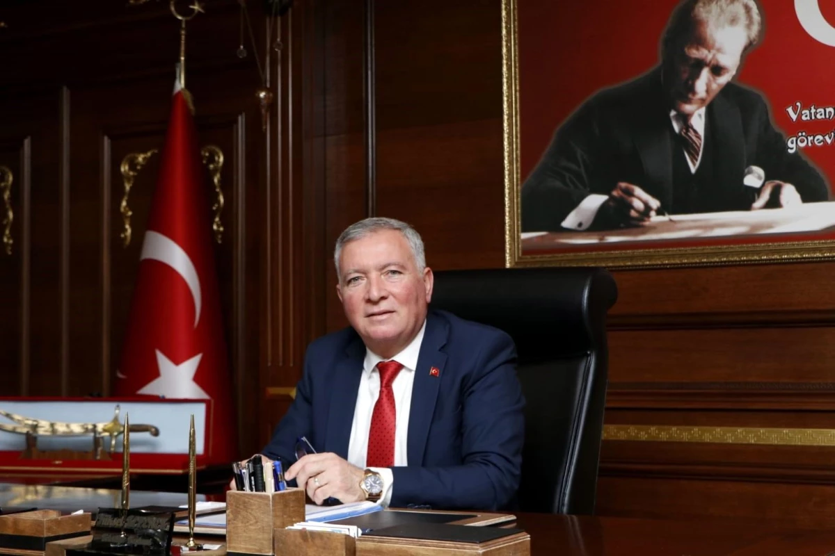Honaz Belediye Başkanı Yüksel Kepenek İstiklal Marşı\'nın kabulünü kutladı