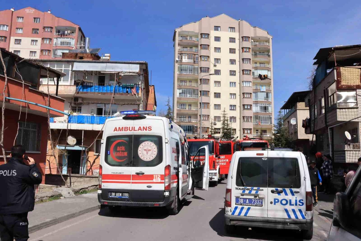 Kayseri\'de bir binanın bodrum katında çıkan yangında 1 kişi zehirlendi