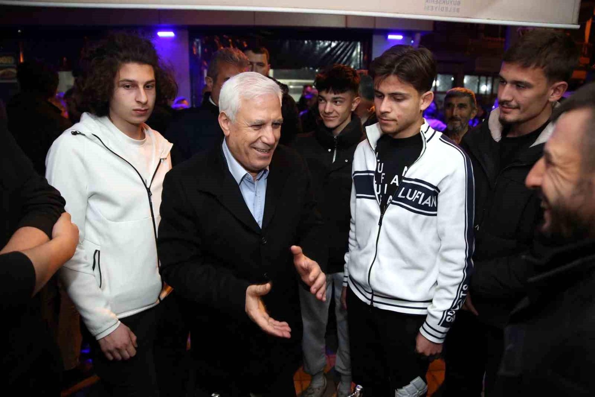 CHP Bursa Büyükşehir Belediye Başkan Adayı Mustafa Bozbey, Dürdane Mahallesi\'nde yapılmayan projeleri eleştirdi