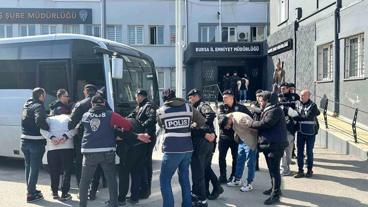 Bursa\'da fuhuş çetesine operasyon: 25 kadın kurtarıldı, 31 şüpheli gözaltına alındı