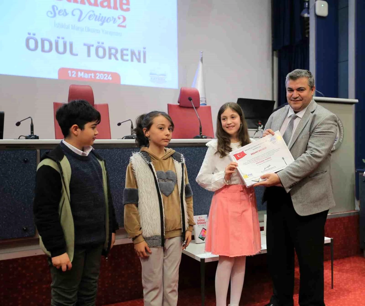 Kayseri\'de İstiklal Marşı Okuma Yarışması Ödül Töreni Düzenlendi