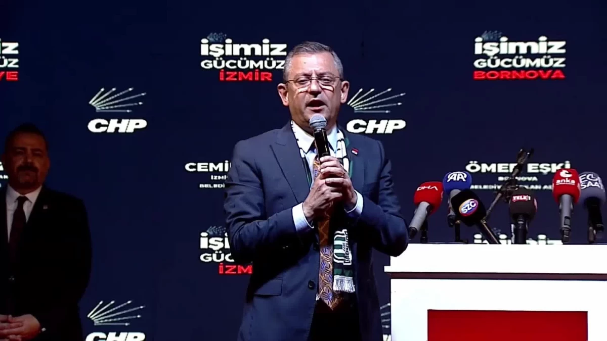CHP Genel Başkanı Özgür Özel, İzmir Bornova\'da İftar Programında Konuştu
