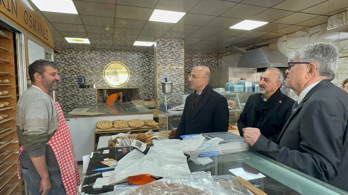 CHP Kayseri Büyükşehir Belediye Başkan Adayı Murat Molu, Kocasinan ilçesinde esnafı ziyaret etti