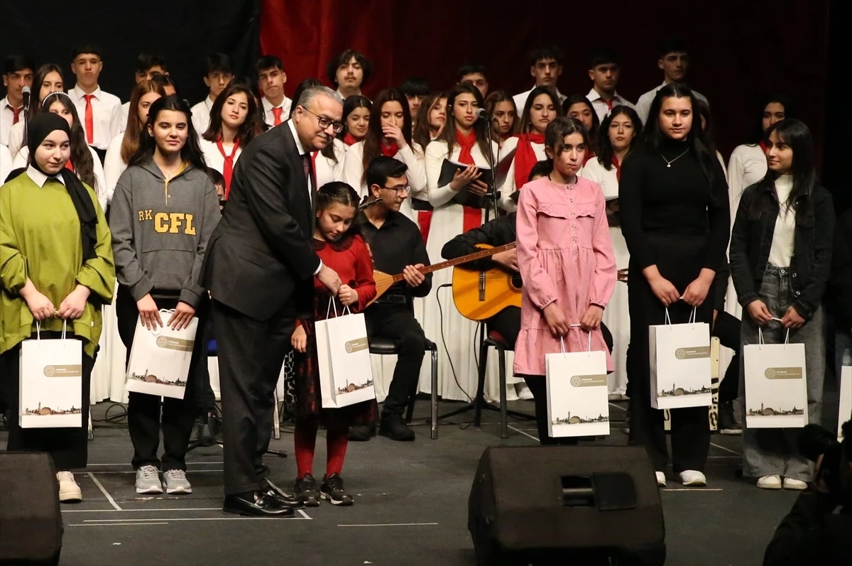 Diyarbakır, Siirt ve Şırnak\'ta İstiklal Marşı ve Mehmet Akif Ersoy\'u Anma Günü programları düzenlendi