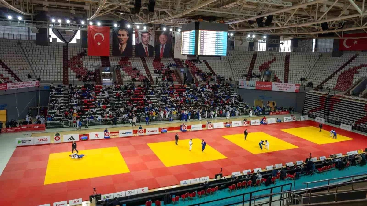 Salihli\'li judocu Duygu Dirgen Türkiye Judo Şampiyonası\'nda bronz madalya kazandı