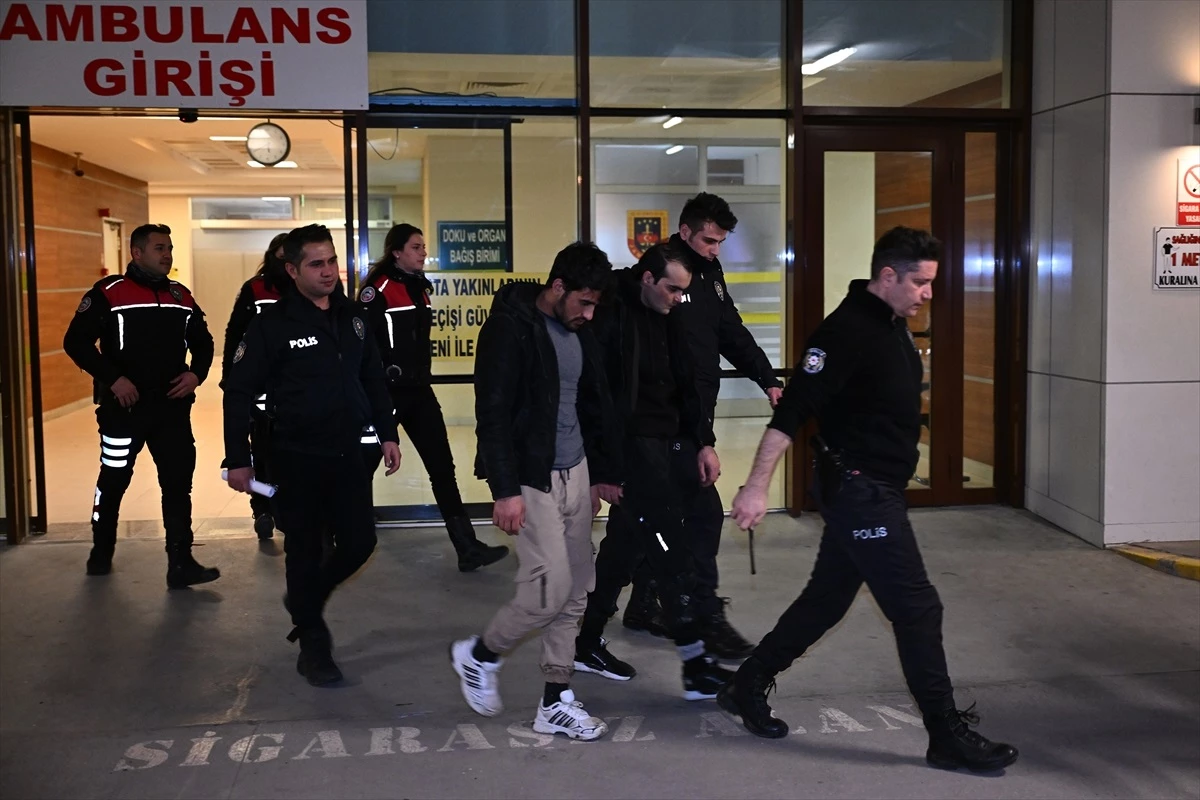 Edirne\'de jandarmanın kontrol noktasından kaçan araçta 7 düzensiz göçmen yakalandı