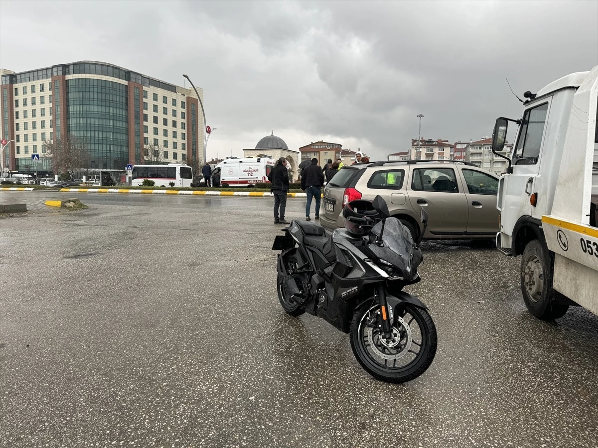 Edirne\'de motosikletin çarptığı yaya yaralandı