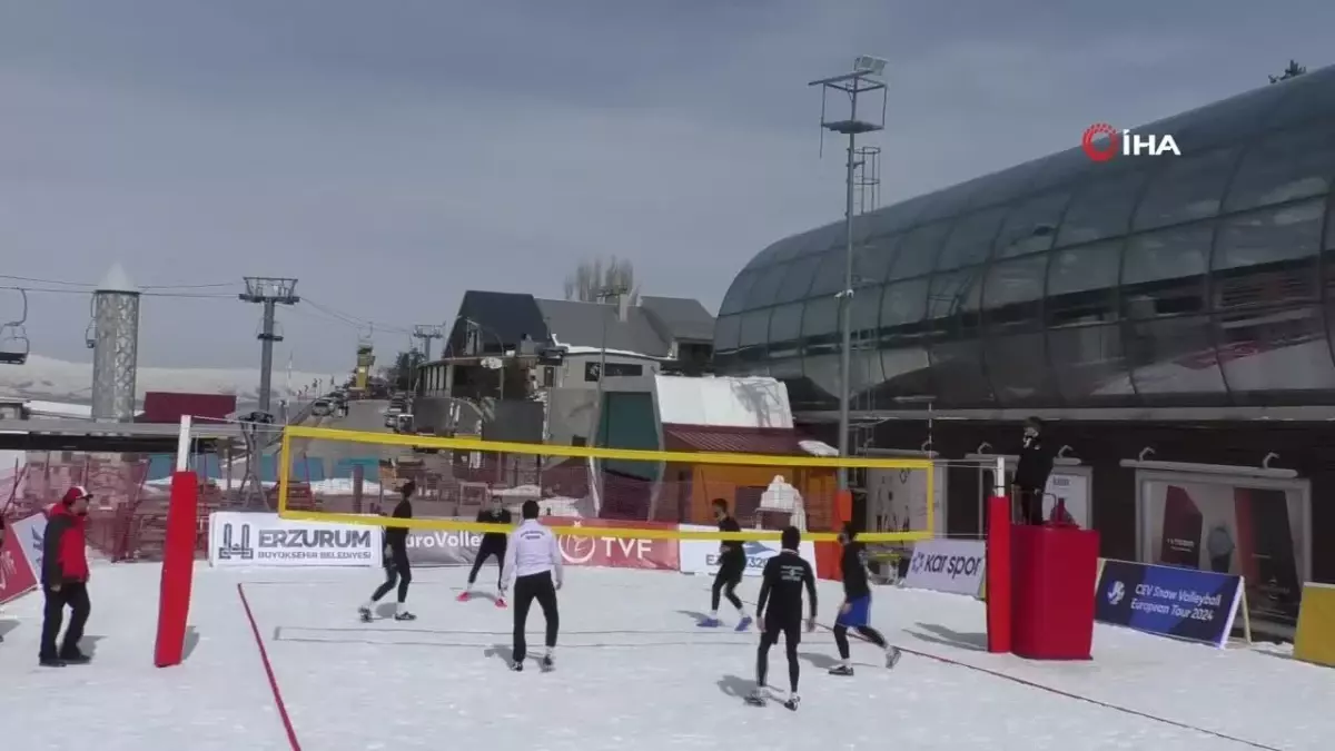 Erzurum\'da Kar Voleybolu Heyecanı