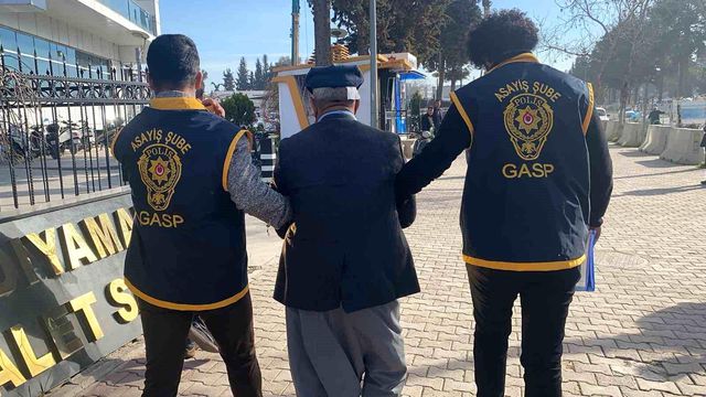 Eşini öldüren yaşlı adamdan cinayet sonrası dehşet sözler: Böyle diyenin hali budur Eşini öldüren yaşlı adamdan cinayet sonrası dehşet sözler: Böyle diyenin hali budur