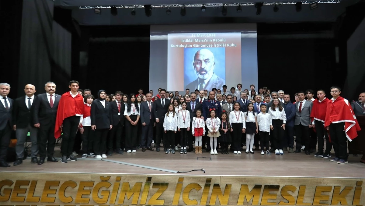 Eskişehir Valisi Hüseyin Aksoy, İstiklal Marşı\'nın Kabulünün 103. Yılı ve Mehmet Akif Ersoy\'u Anma Günü programına katıldı