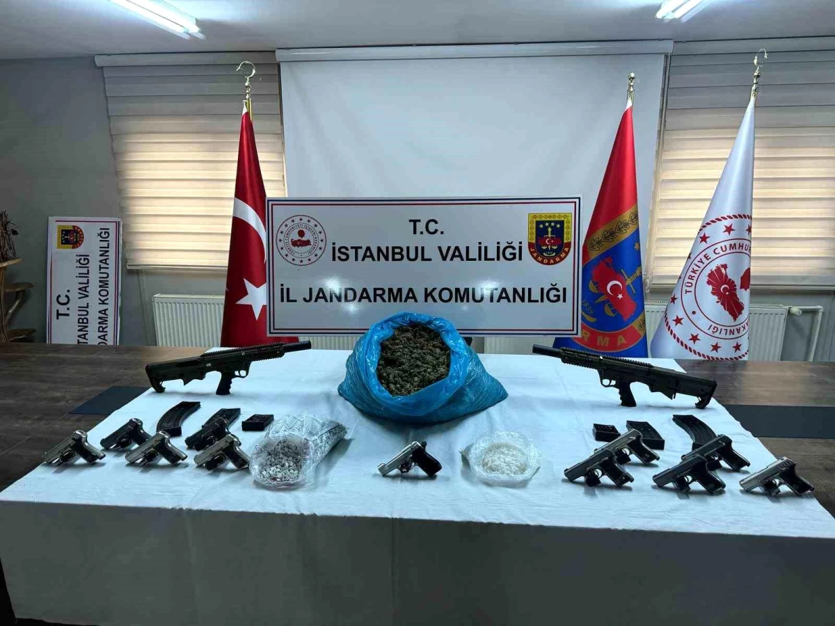 İstanbul\'da 13 Kilogram Skunk Uyuşturucu Ele Geçirildi, 62 Şüpheli Gözaltına Alındı