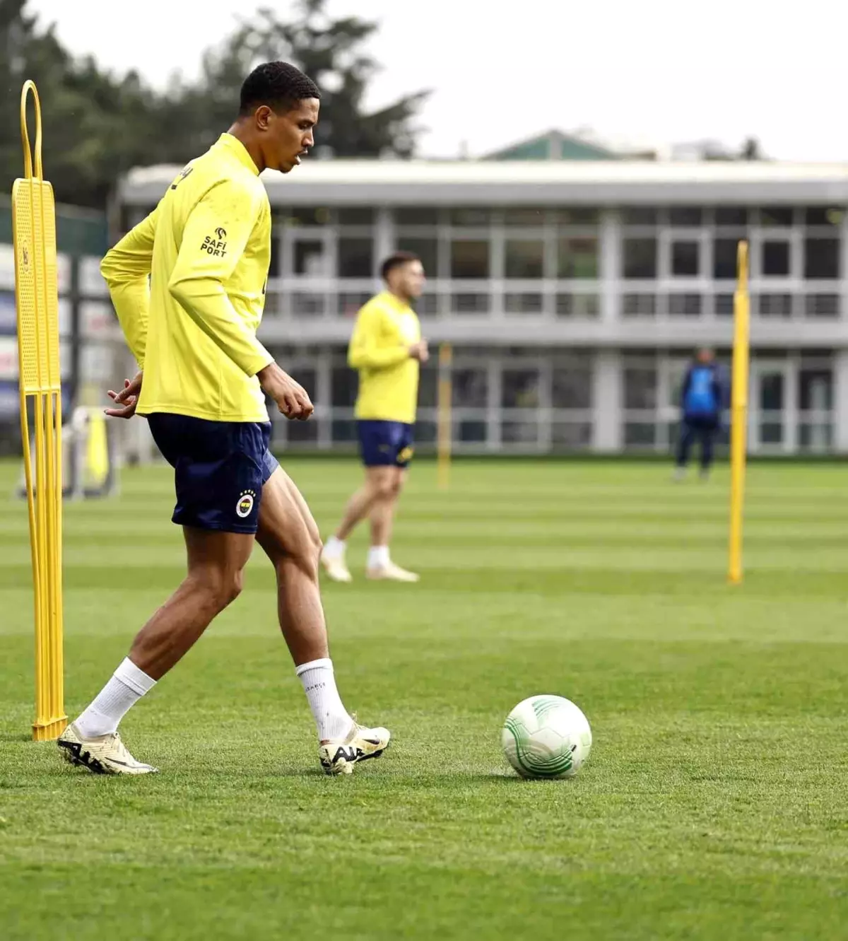 Fenerbahçe, Union Saint-Gilloise maçı için hazırlıklarını sürdürdü