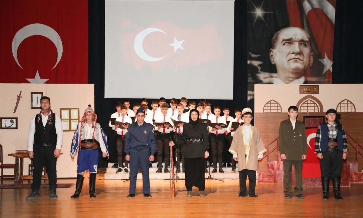 Kütahya\'da İstiklal Marşı\'nın 103. yıl dönümü törenle kutlandı