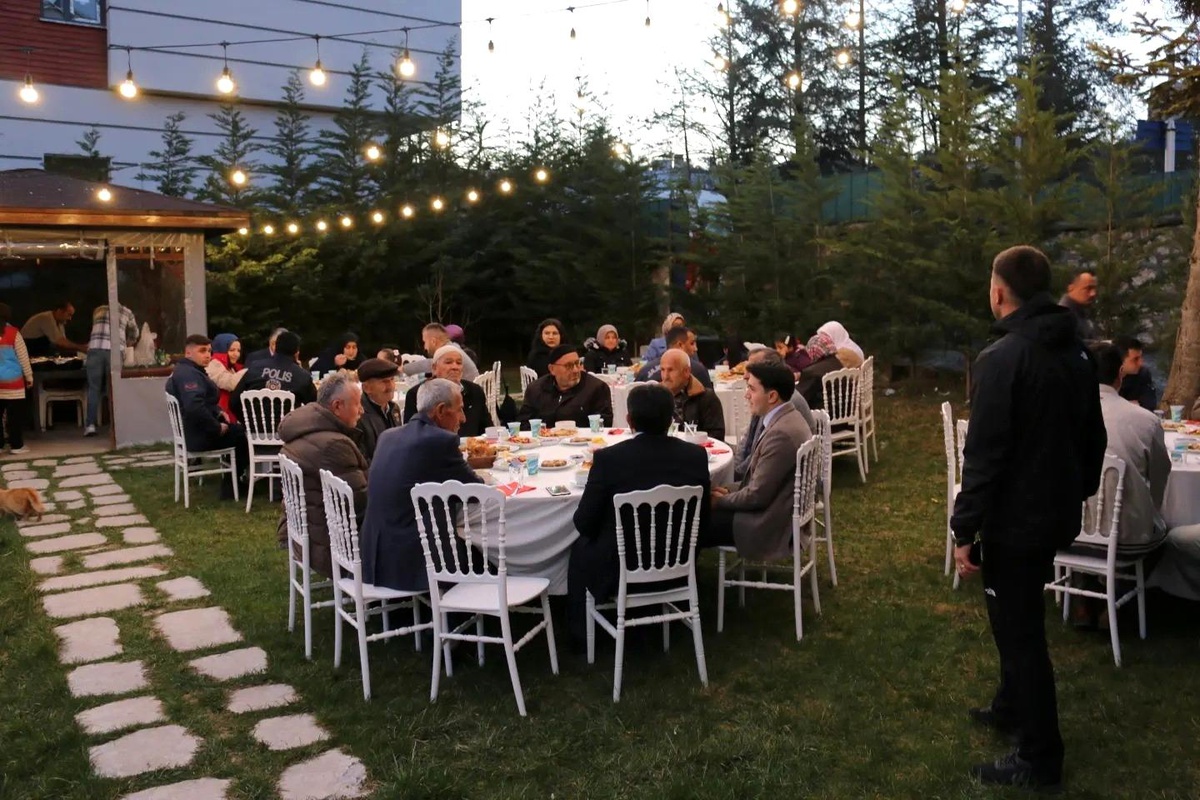 Yığılca Kaymakamı, şehit yakınları ve gazilerle iftar yaptı