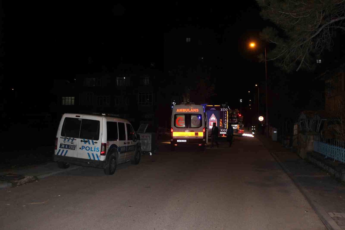 Kayseri Melikgazi ilçesinde çıkan yangın sonucu 1 kişi dumandan etkilendi