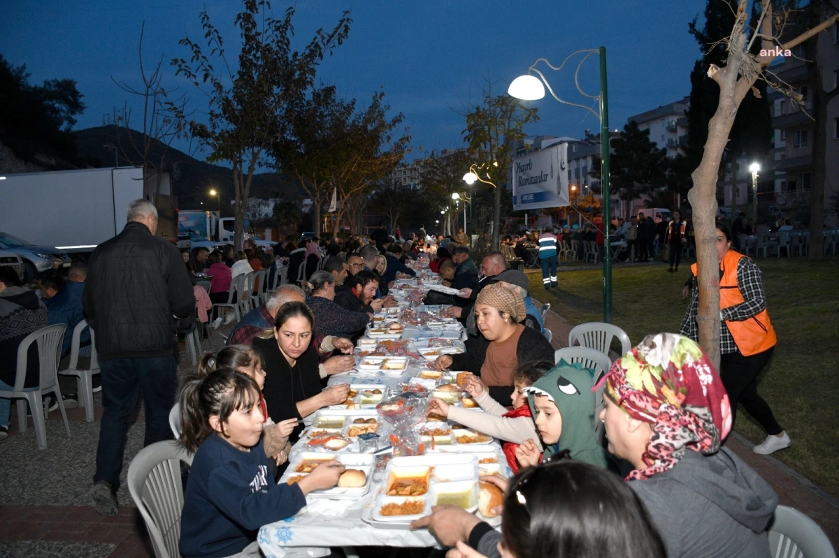 Kuşadası Belediyesi Ramazan Ayı İftar Yemeği Düzenledi