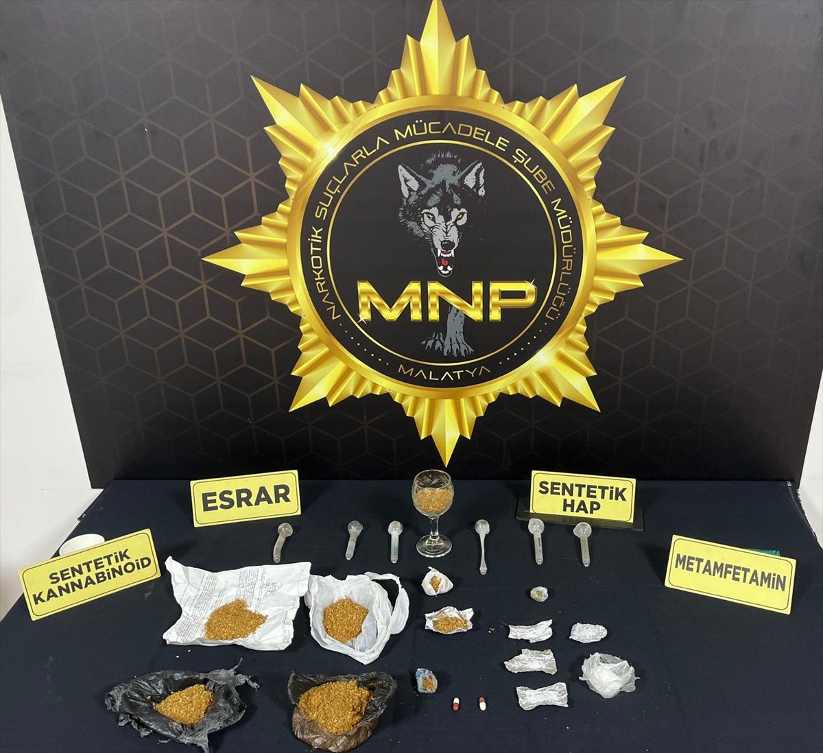 Malatya\'da 954 sentetik hap ele geçirildi, 3 zanlı tutuklandı