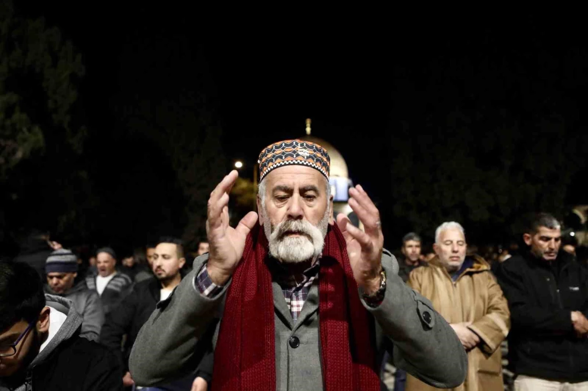 Doğu Kudüs\'te Ramazanın İlk Gününde 35 Bin Müslüman Mescid-i Aksa\'da Teravih Namazı Kıldı