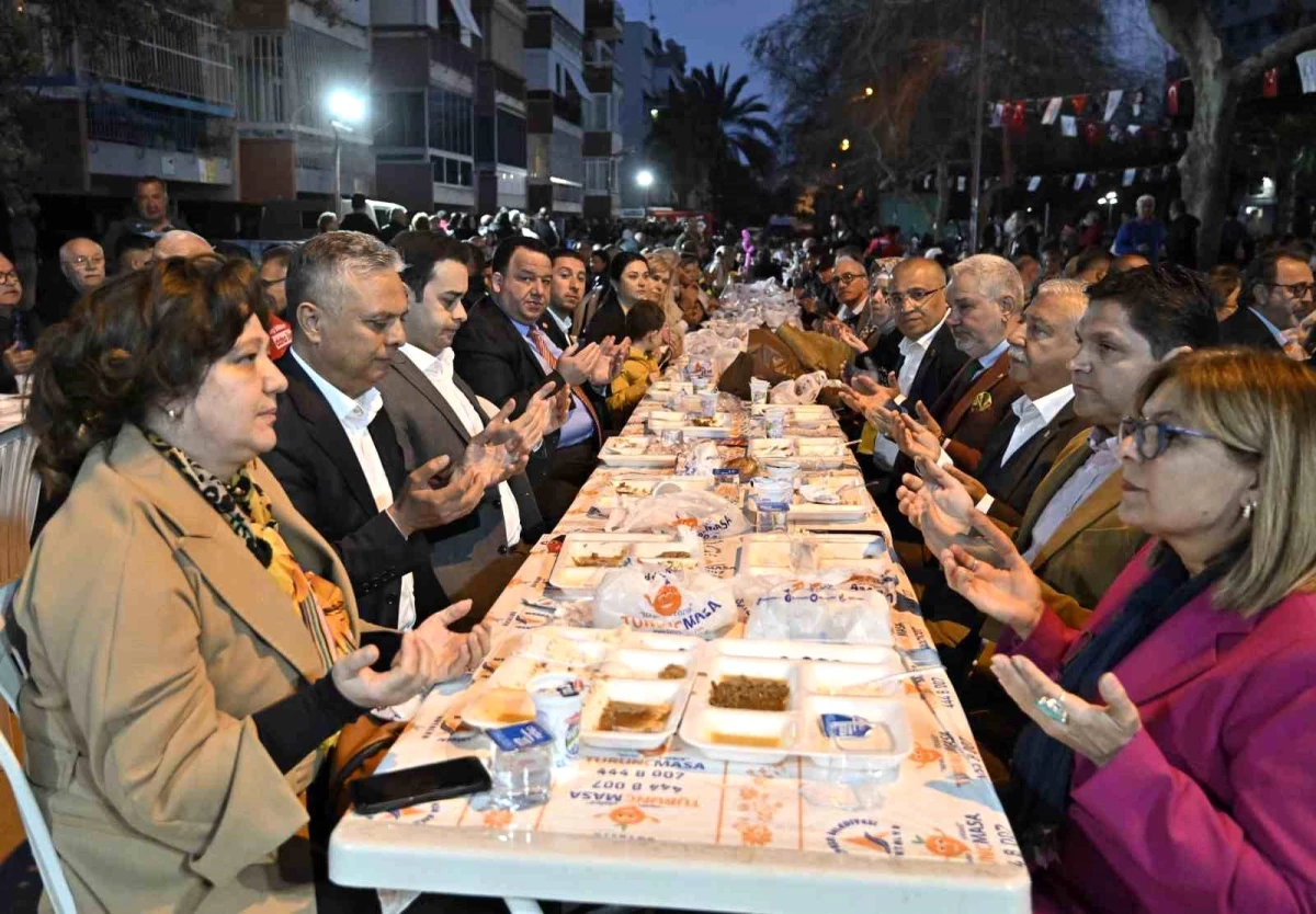 Muratpaşa Belediyesi İftar Yemeğiyle Ramazan Sofralarını Paylaştı