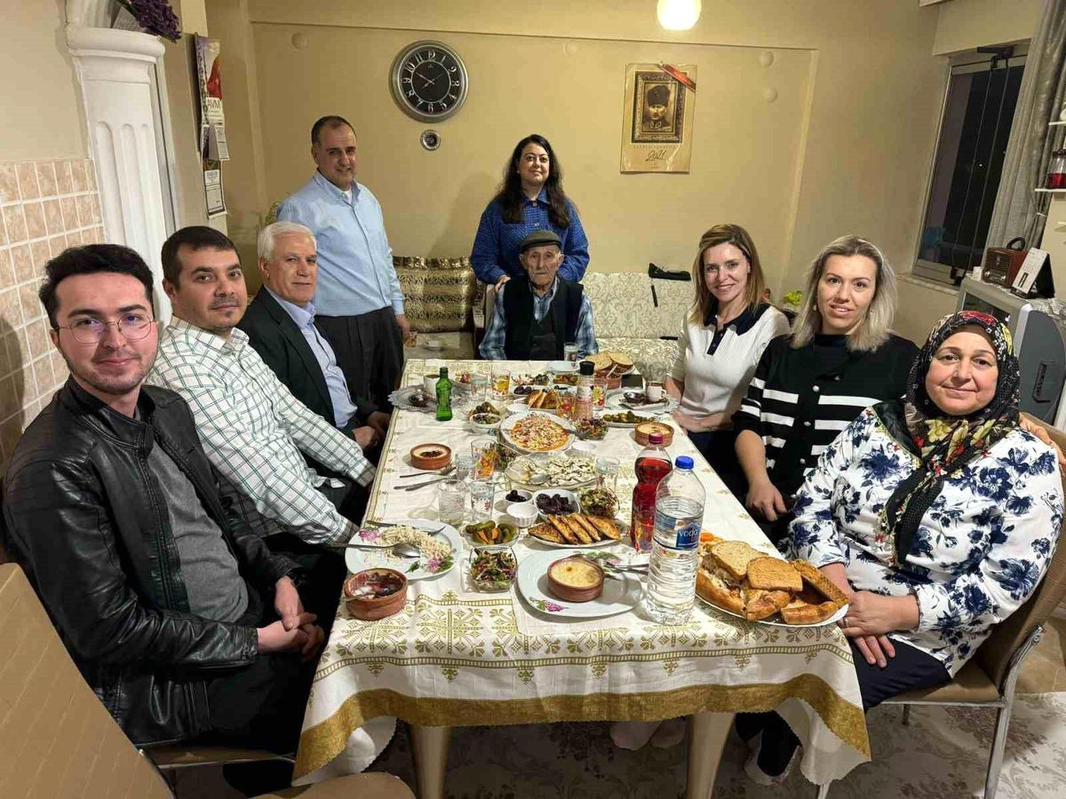 Mustafa Bozbey, Güler Ailesi\'nin iftarında konuk oldu